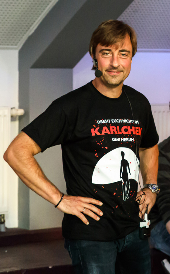 Thomas Matiszik mit Karlchen-T-Shirt